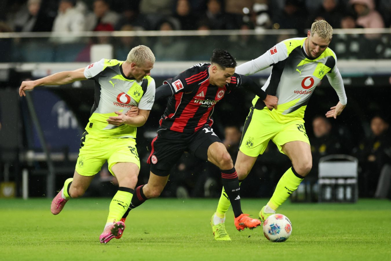 &laquo;Айнтрахт&raquo; и &laquo;Боруссия&raquo; Дортмунд забили шесть мячей и разошлись миром &mdash; 3:3